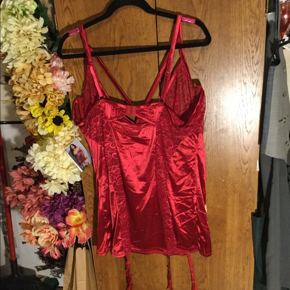 Merry Crimson - Picture 4 of 8